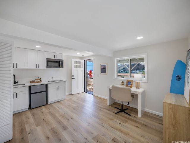 855 Kainoa Place, Honolulu, HI 96821