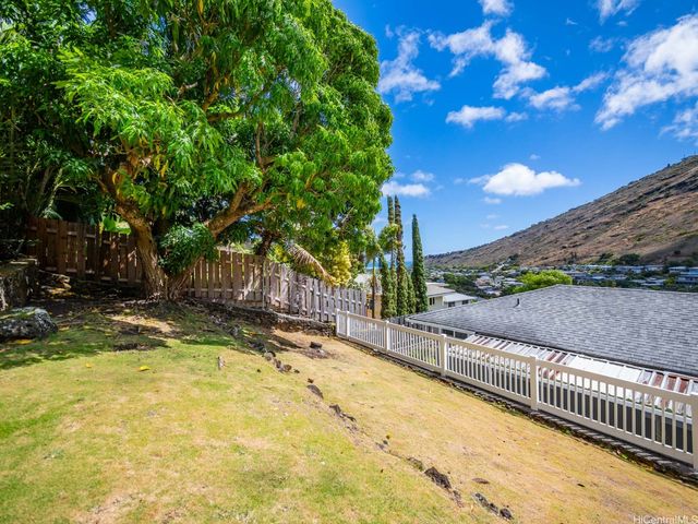 855 Kainoa Place, Honolulu, HI 96821