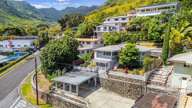 855 Kainoa Place, Honolulu, HI 96821