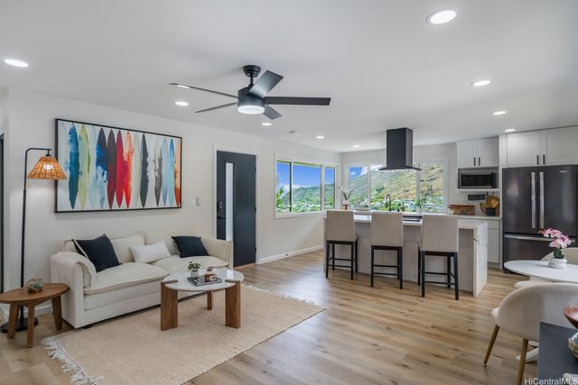 855 Kainoa Place, Honolulu, HI 96821