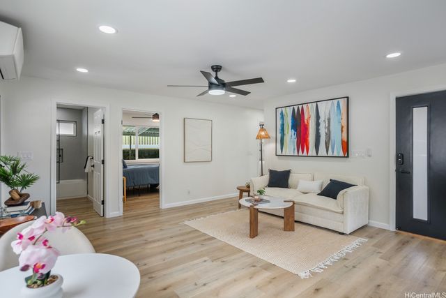 855 Kainoa Place, Honolulu, HI 96821