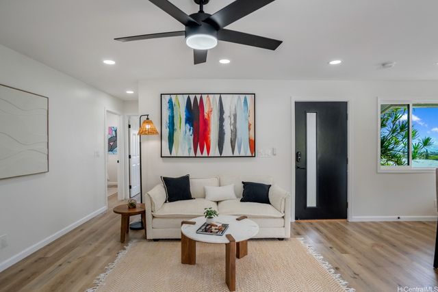 855 Kainoa Place, Honolulu, HI 96821