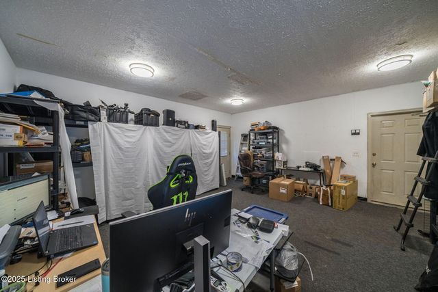 2104 Meadowbrook Dr, La Grange, KY 40031