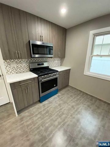 79 Ridgewood Avenue, Paramus, NJ 07652