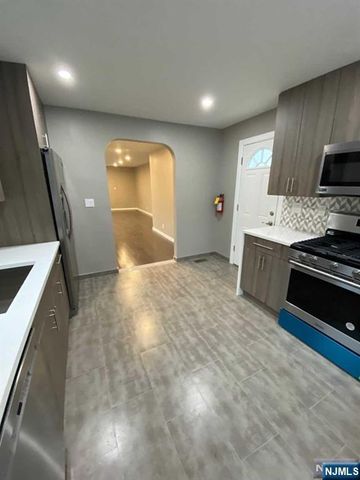 79 Ridgewood Avenue, Paramus, NJ 07652