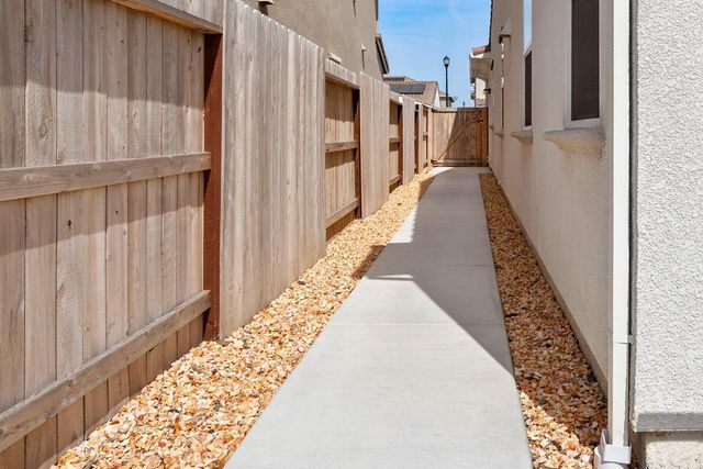 5017 Envy St, Roseville, CA 95747