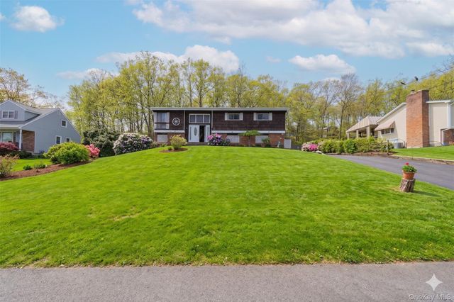 75 Tennyson Drive, Nanuet, NY 10954