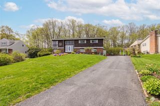 75 Tennyson Drive, Nanuet, NY 10954