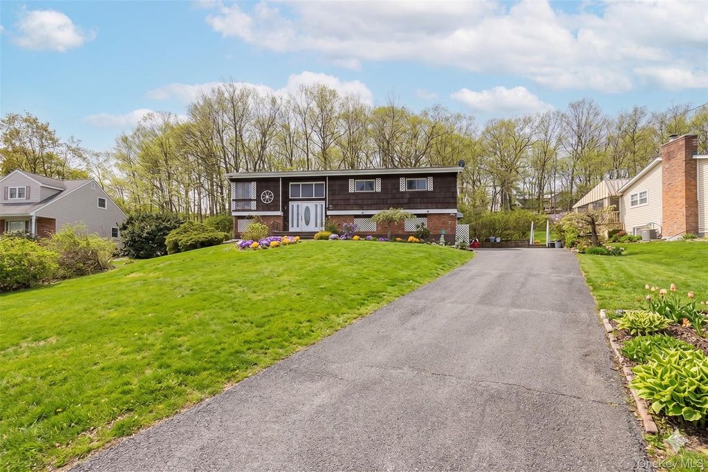 75 Tennyson Drive, Nanuet, NY 10954
