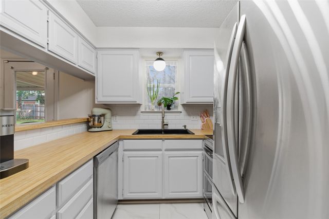 3002 Lynnwood Drive, Arlington, TX 76013