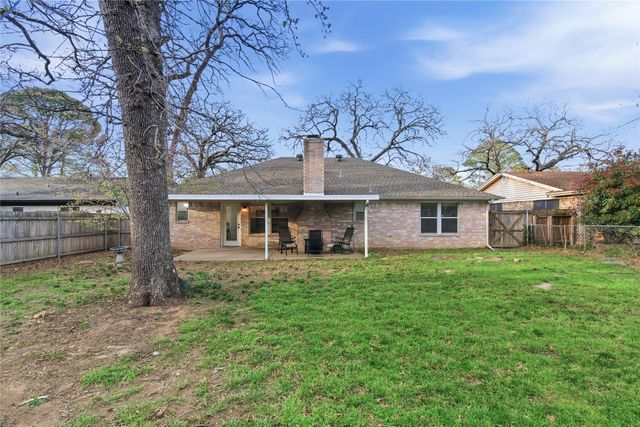 3002 Lynnwood Drive, Arlington, TX 76013