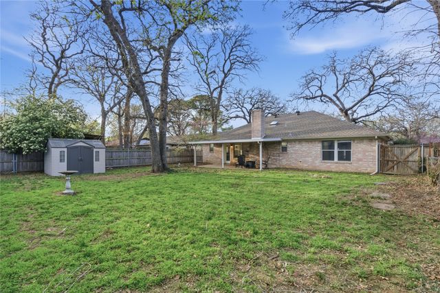 3002 Lynnwood Drive, Arlington, TX 76013