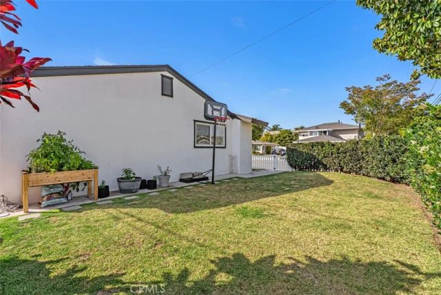 195 Broadway, Costa Mesa, CA 92627
