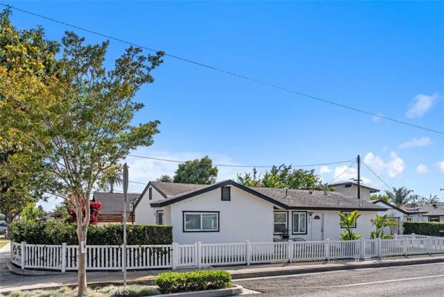 195 Broadway, Costa Mesa, CA 92627