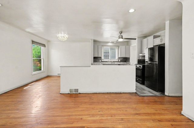 20290 Woodmont Street, Harper Woods City, MI 48225