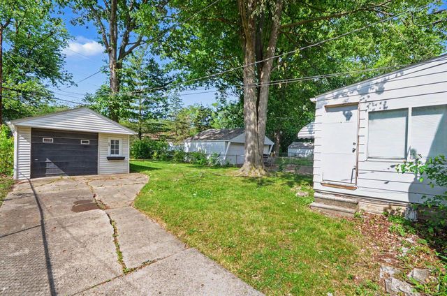 20290 Woodmont Street, Harper Woods City, MI 48225