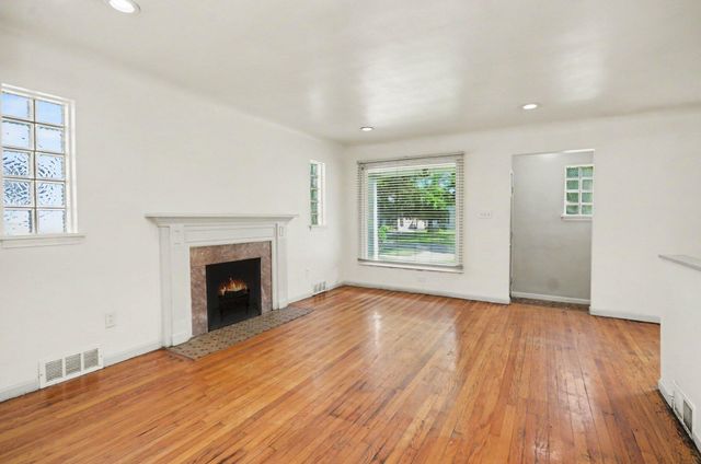 20290 Woodmont Street, Harper Woods City, MI 48225