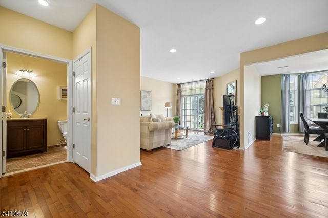 614 Turlington Ct, Livingston Twp., NJ 07039