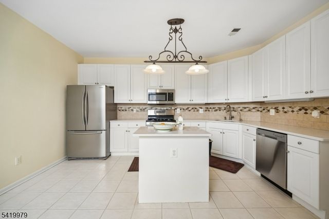 614 Turlington Ct, Livingston Twp., NJ 07039