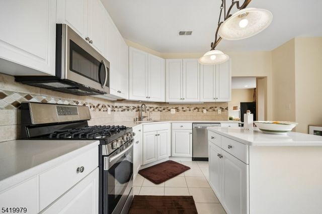 614 Turlington Ct, Livingston Twp., NJ 07039