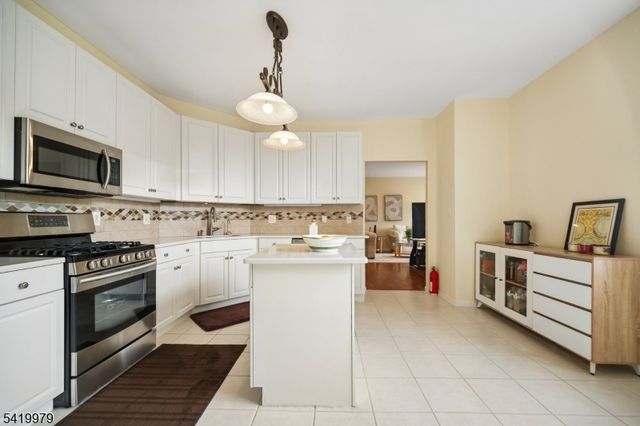614 Turlington Ct, Livingston Twp., NJ 07039