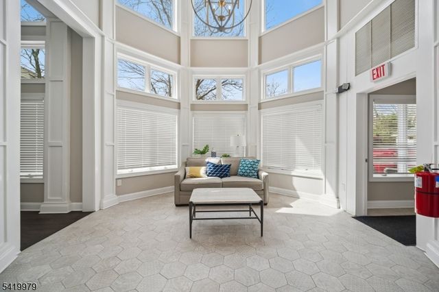 614 Turlington Ct, Livingston Twp., NJ 07039