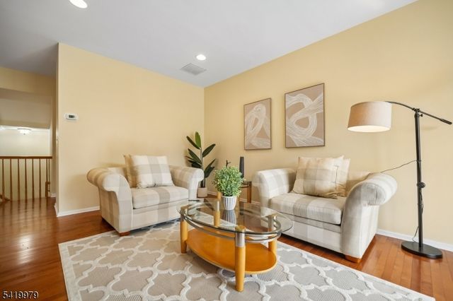614 Turlington Ct, Livingston Twp., NJ 07039