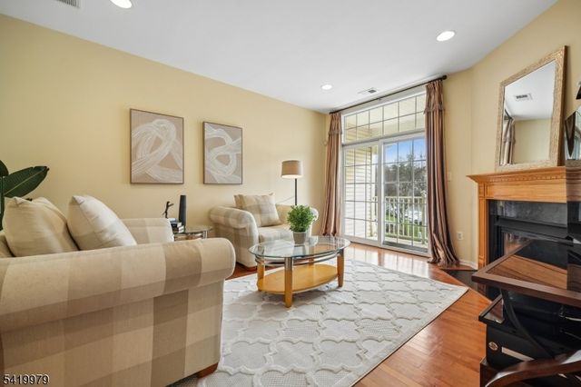 614 Turlington Ct, Livingston Twp., NJ 07039