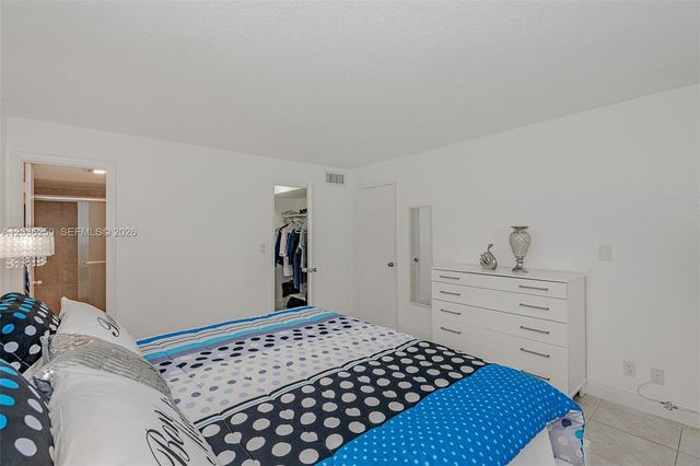 9410 N Hollybrook Lake Dr 11-109, Pembroke Pines, FL 33025