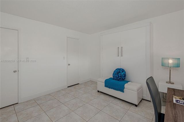 9410 N Hollybrook Lake Dr 11-109, Pembroke Pines, FL 33025