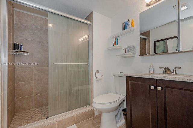 9410 N Hollybrook Lake Dr 11-109, Pembroke Pines, FL 33025