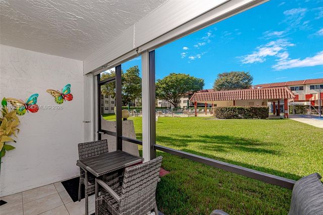9410 N Hollybrook Lake Dr 11-109, Pembroke Pines, FL 33025