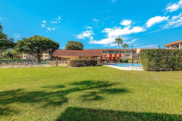 9410 N Hollybrook Lake Dr 11-109, Pembroke Pines, FL 33025