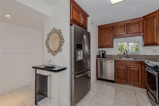 9410 N Hollybrook Lake Dr 11-109, Pembroke Pines, FL 33025