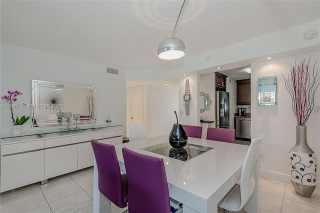 9410 N Hollybrook Lake Dr 11-109, Pembroke Pines, FL 33025