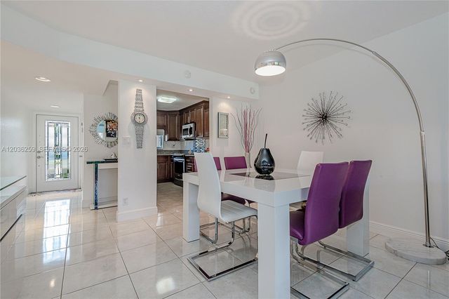 9410 N Hollybrook Lake Dr 11-109, Pembroke Pines, FL 33025