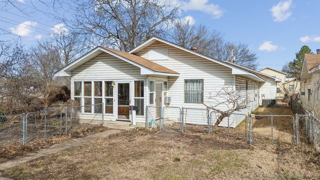 1121 W 9th Street, Okmulgee, OK 74447