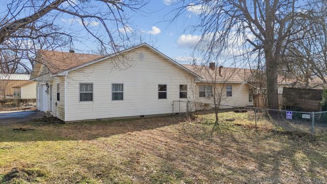 1121 W 9th Street, Okmulgee, OK 74447