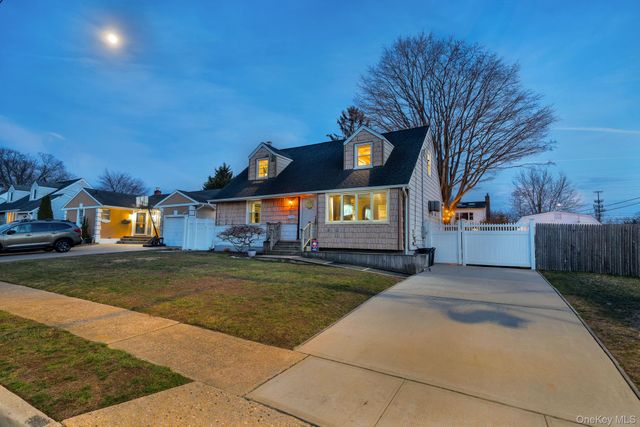 3768 Mansfield Drive, Seaford, NY 11783