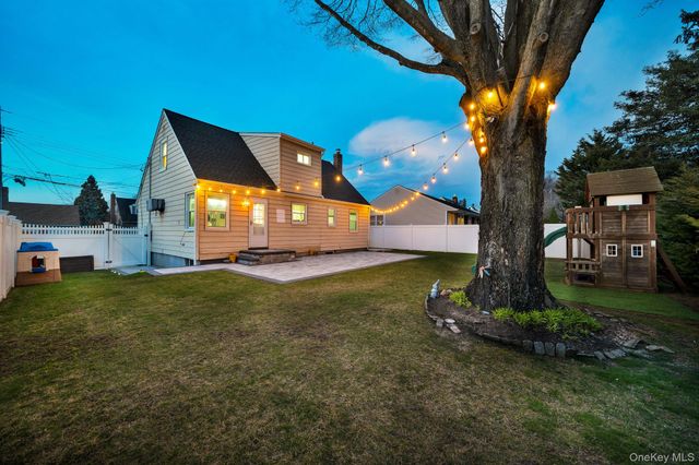 3768 Mansfield Drive, Seaford, NY 11783