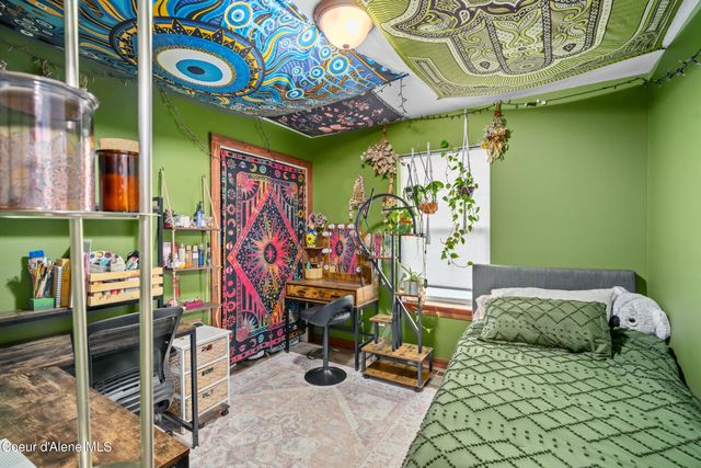 2325 N Mackenzie Dr, Post Falls, ID 83854