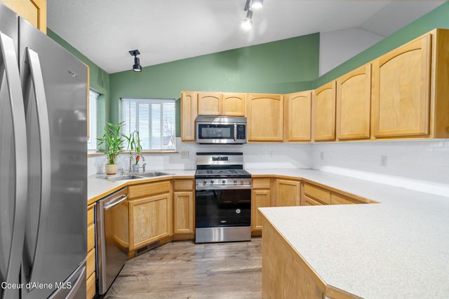 2325 N Mackenzie Dr, Post Falls, ID 83854