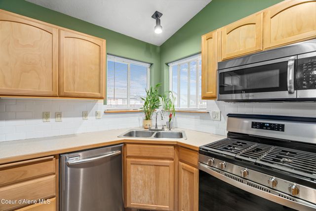 2325 N Mackenzie Dr, Post Falls, ID 83854