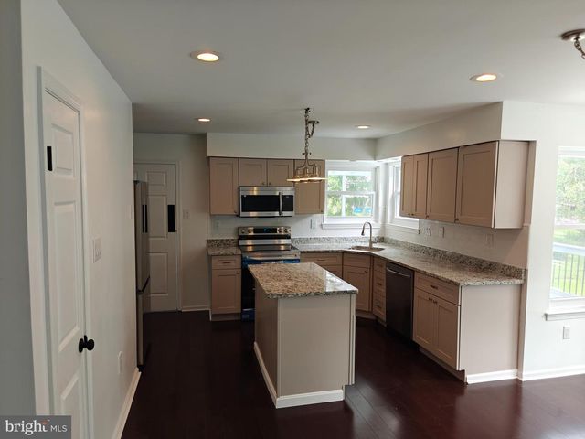 124 HORSESHOE LN, North Wales, PA 19454
