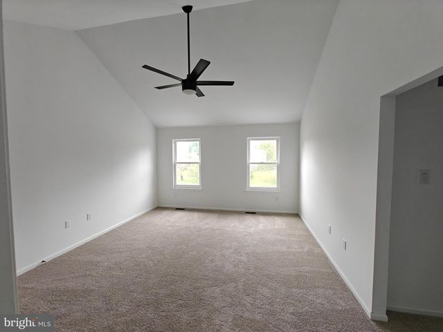 124 HORSESHOE LN, North Wales, PA 19454