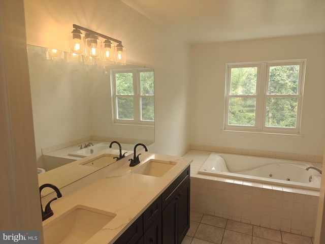 124 HORSESHOE LN, North Wales, PA 19454
