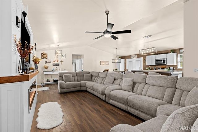 166 Grand View Drive, Dittmer, MO 63023