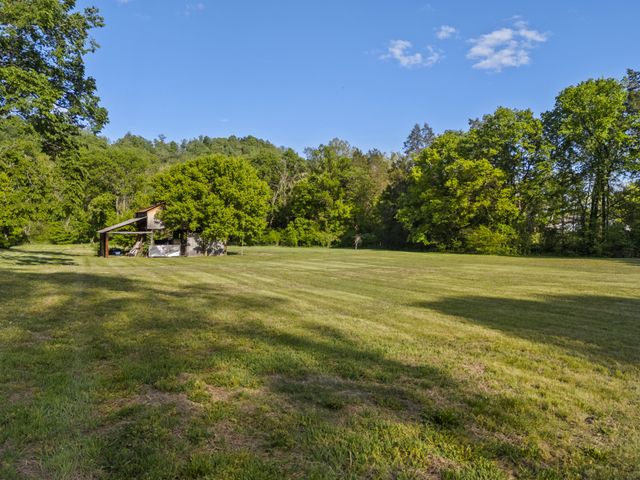 1265 Sams Creek Rd, Ashland City, TN 37015