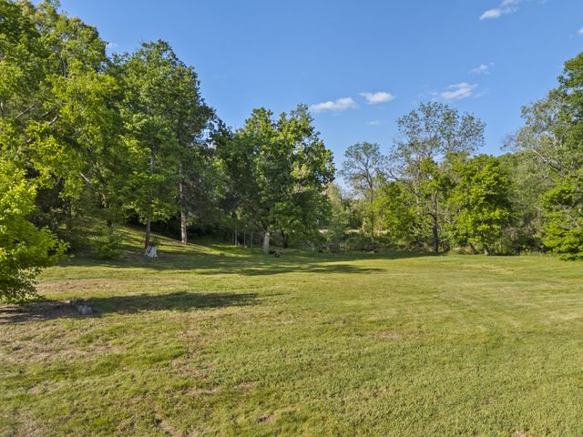 1265 Sams Creek Rd, Ashland City, TN 37015