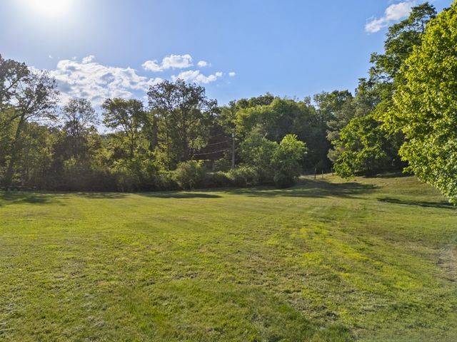 1265 Sams Creek Rd, Ashland City, TN 37015